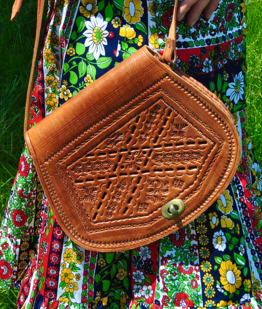 Vintage 70s Tan Leather Tooled Bag