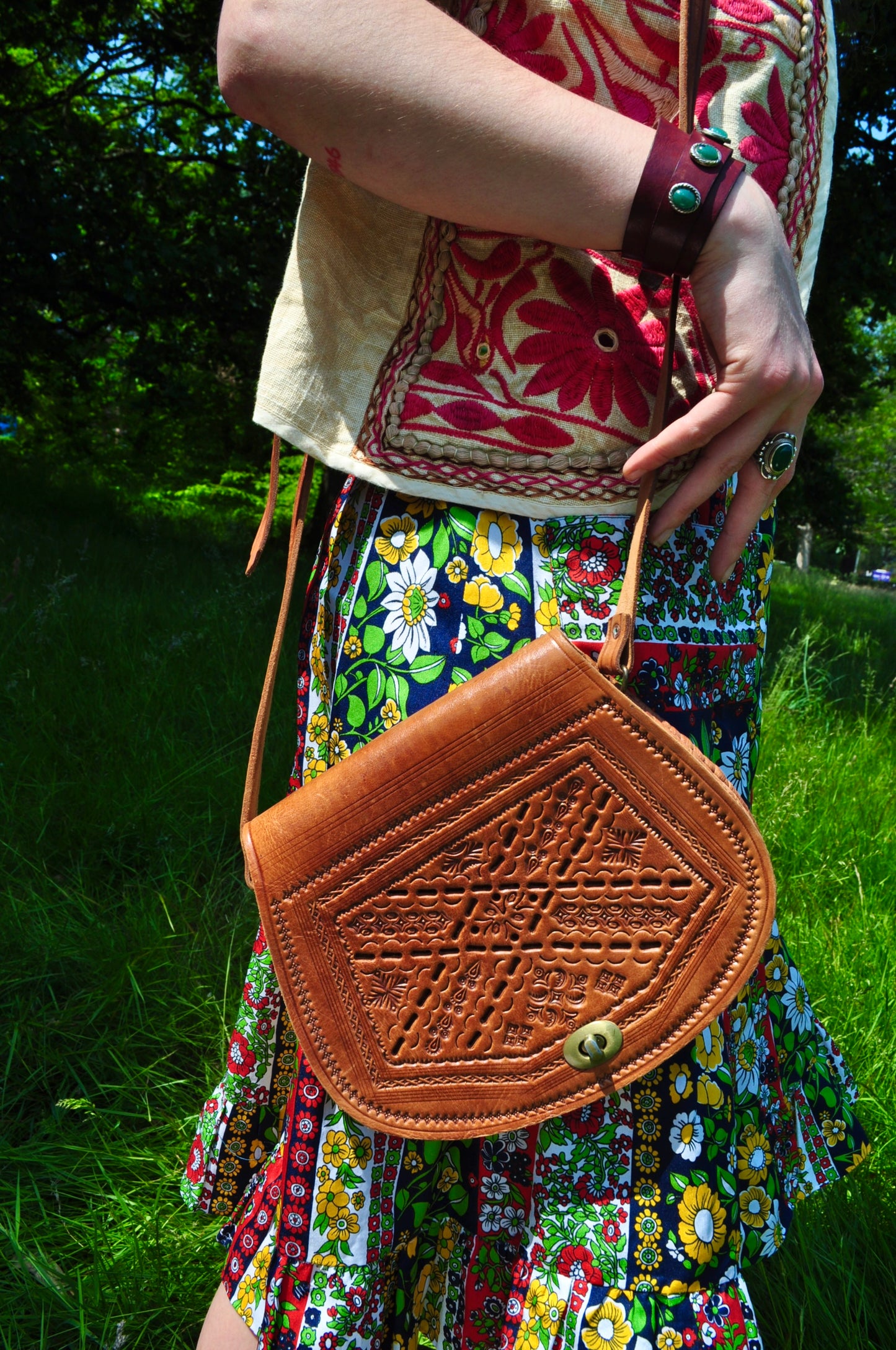 Vintage 70s Tan Leather Tooled Bag