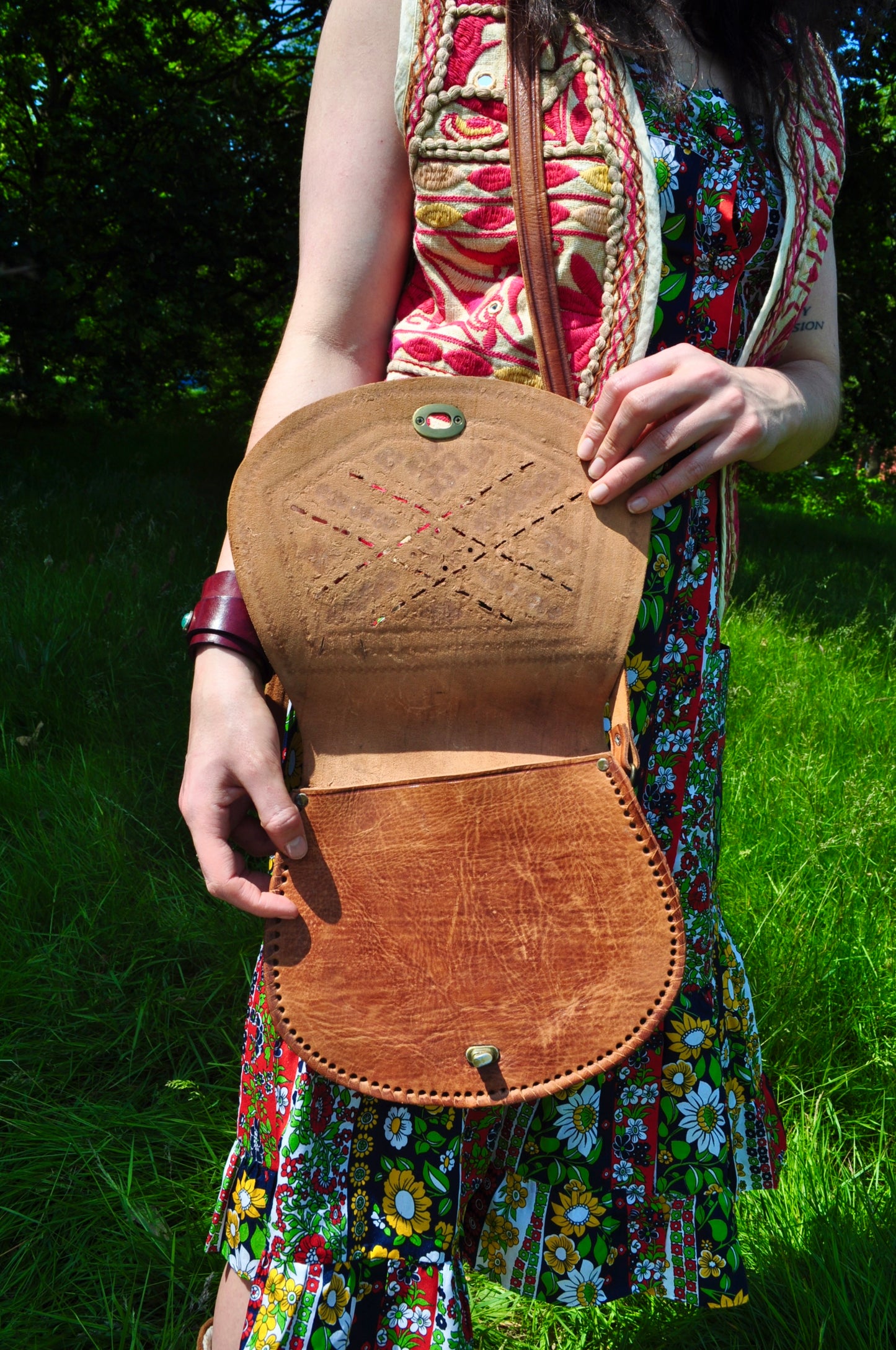 Vintage 70s Tan Leather Tooled Bag