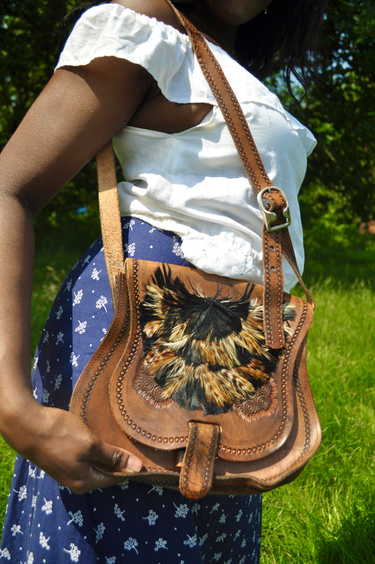Vintage 70s Tan Leather Feather Detail Bag