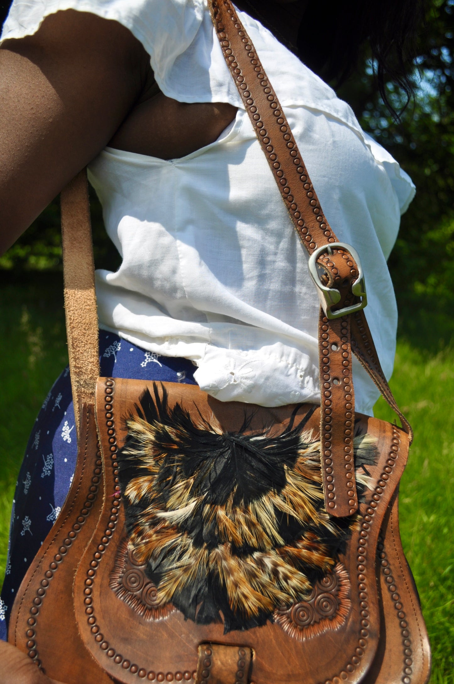 Vintage 70s Tan Leather Feather Detail Bag