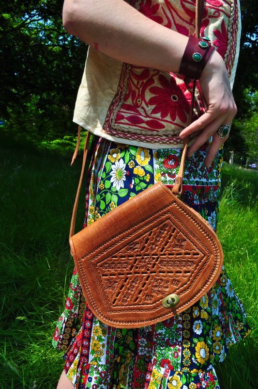 Vintage 70s Tan Leather Tooled Bag