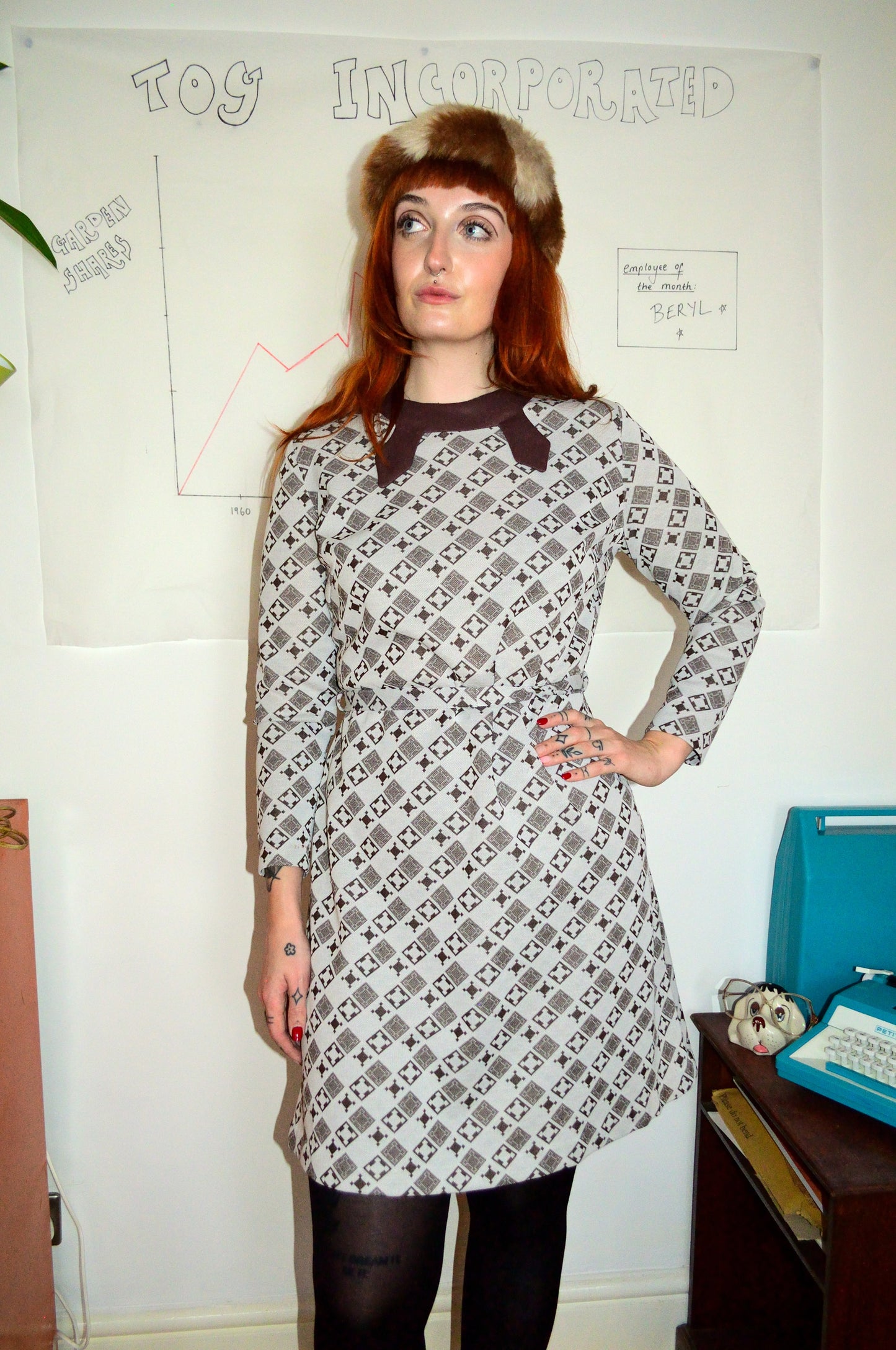 Vintage 70s Brown and Grey Print Knee Dress