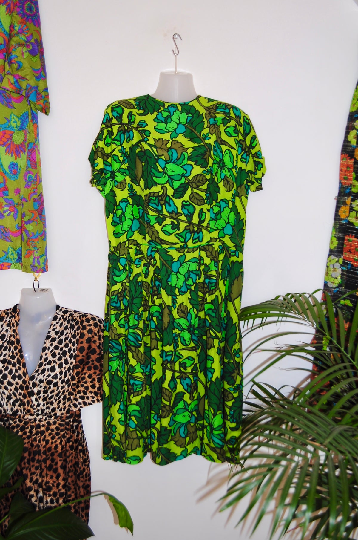 Vintage Rare 60s Green Leaf Print Fit and Flare Dress
