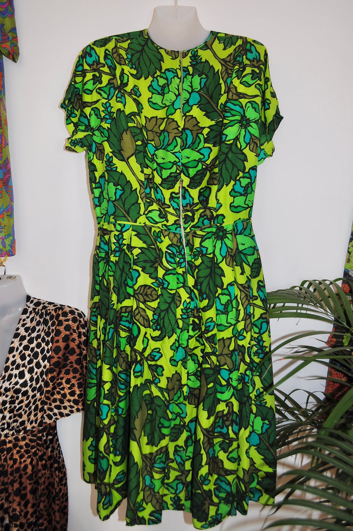 Vintage Rare 60s Green Leaf Print Fit and Flare Dress