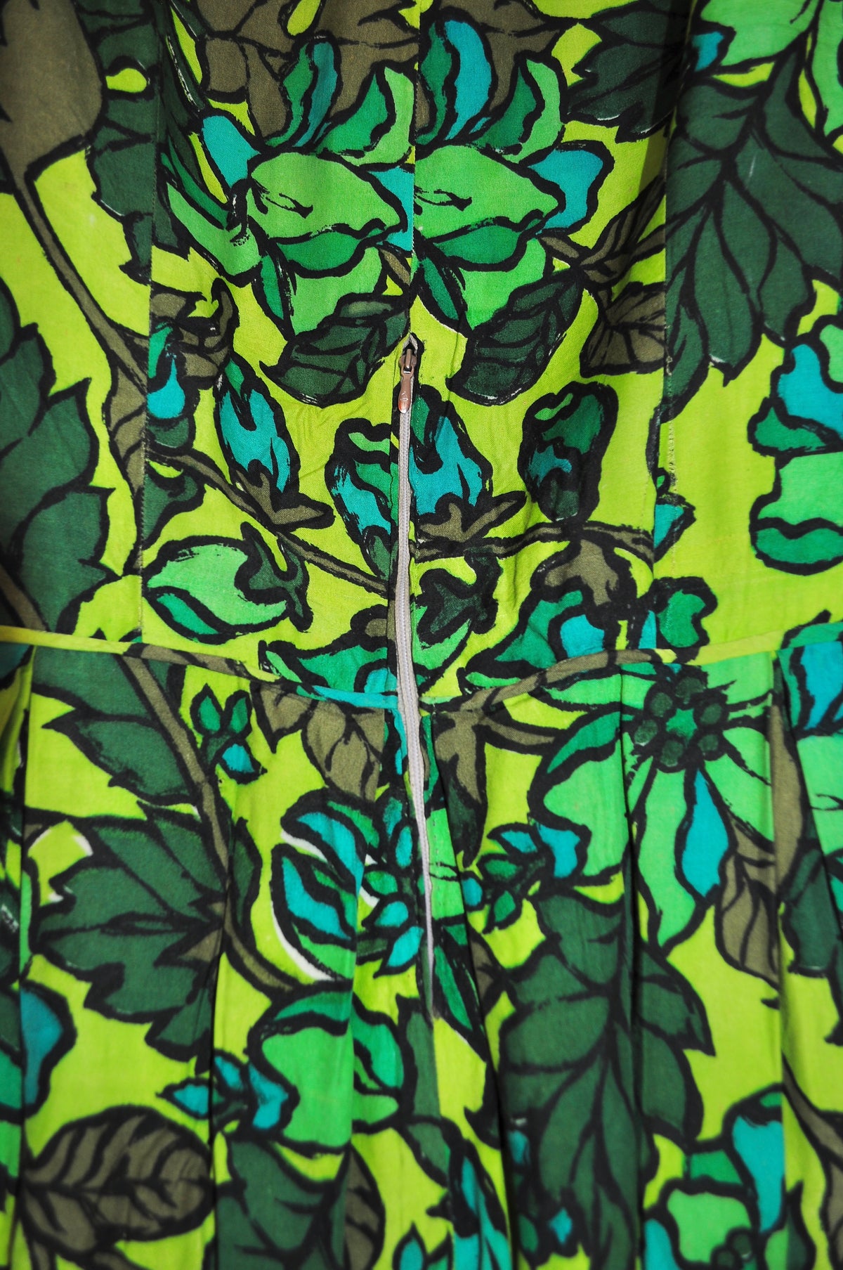 Vintage Rare 60s Green Leaf Print Fit and Flare Dress
