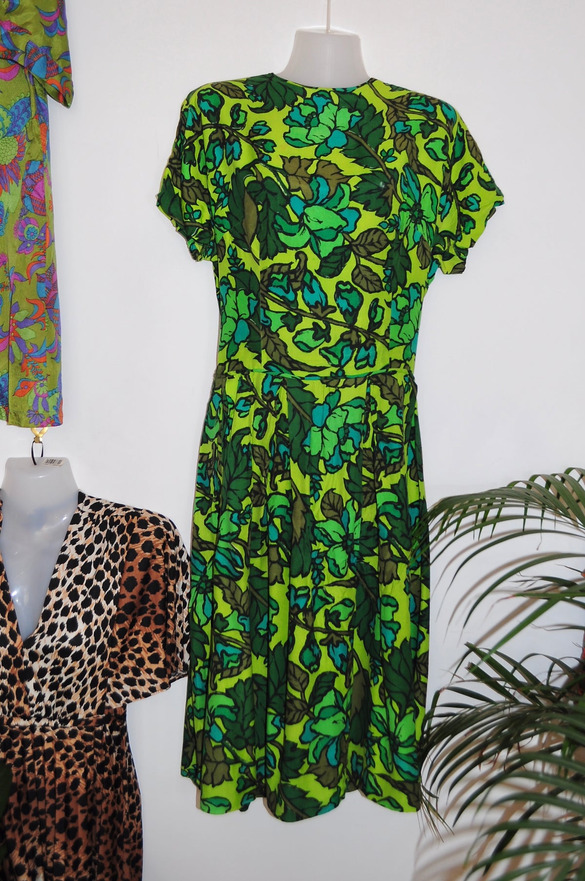 Vintage Rare 60s Green Leaf Print Fit and Flare Dress