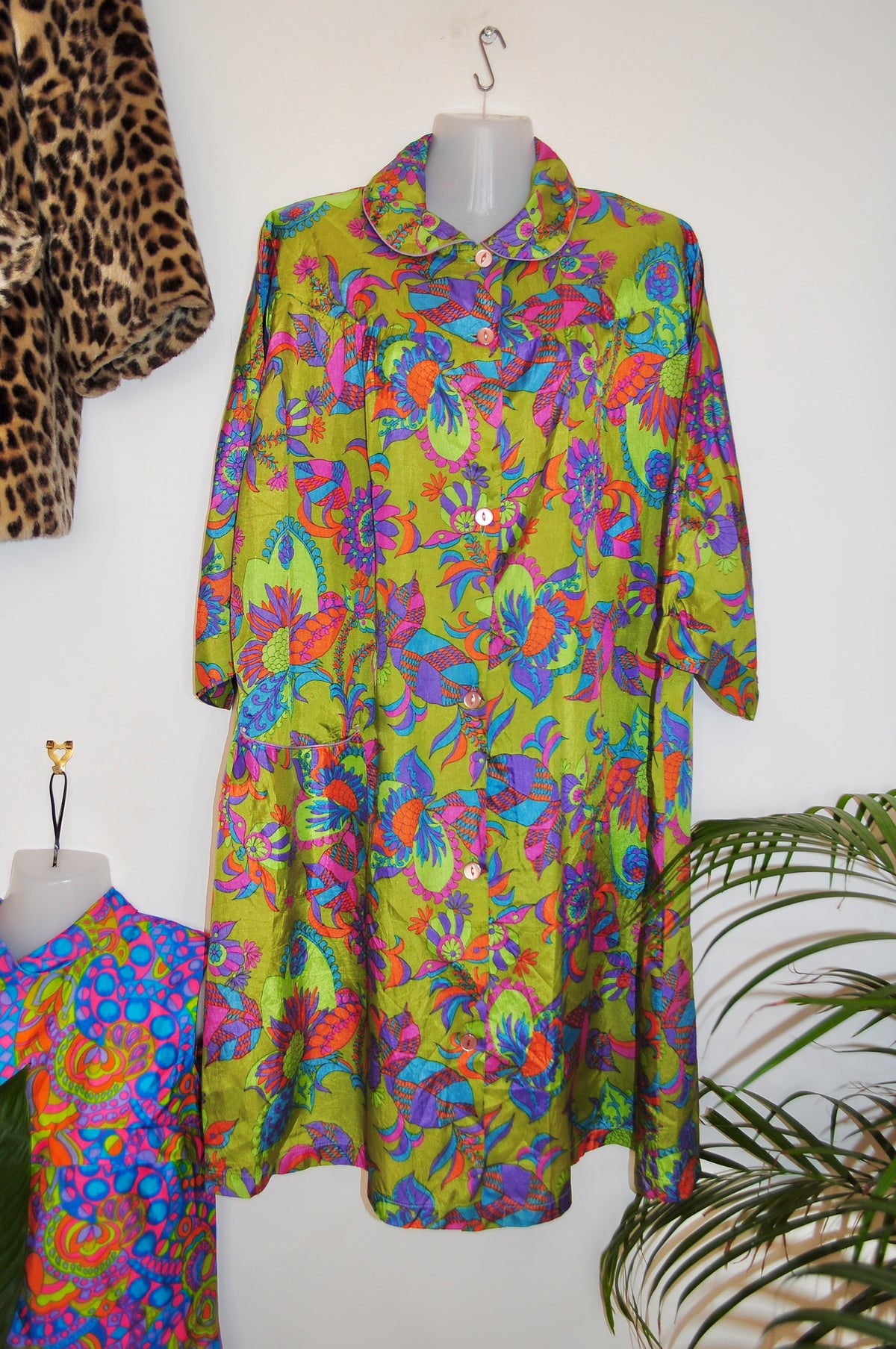 Vintage 60s Green Psychedelic Print House Coat Dress