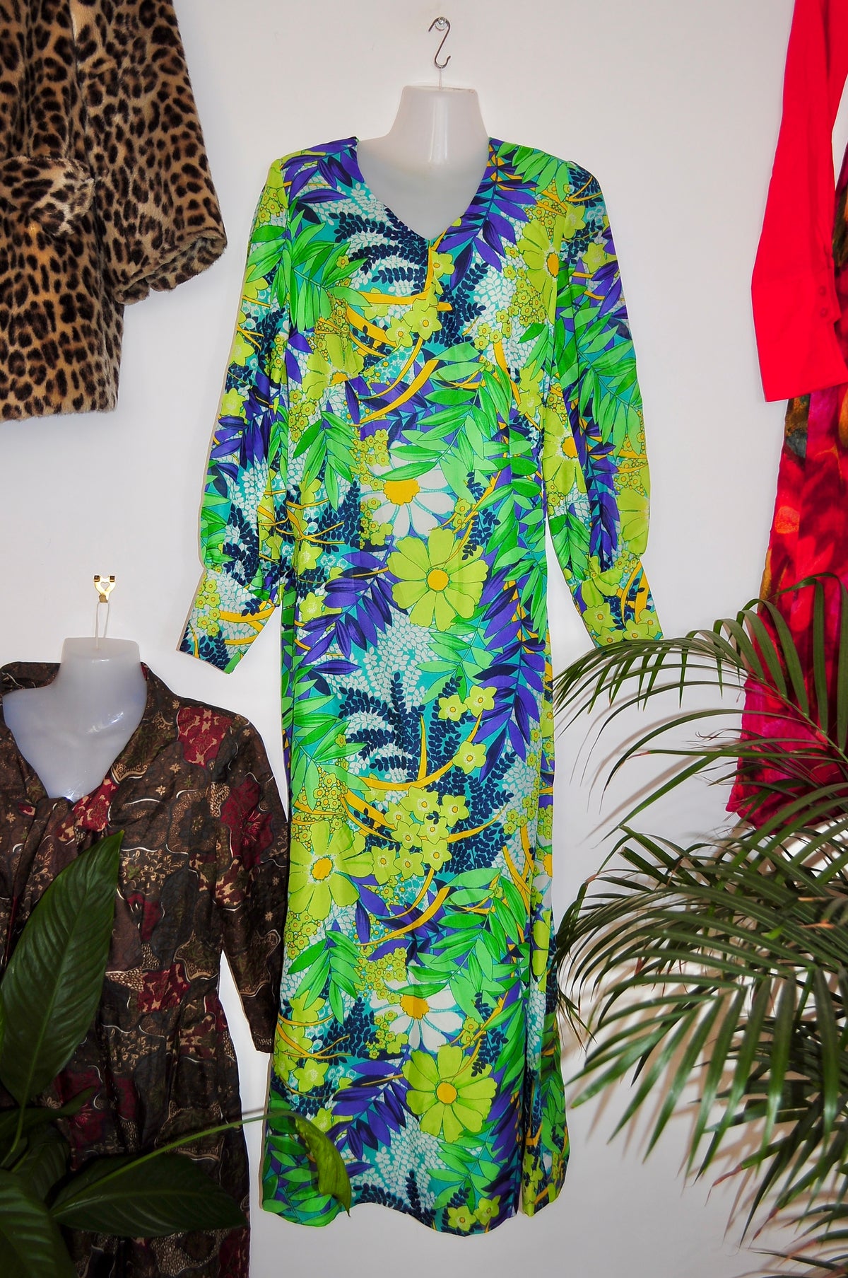 Vintage 70s Green Leaf Print Maxi Dress