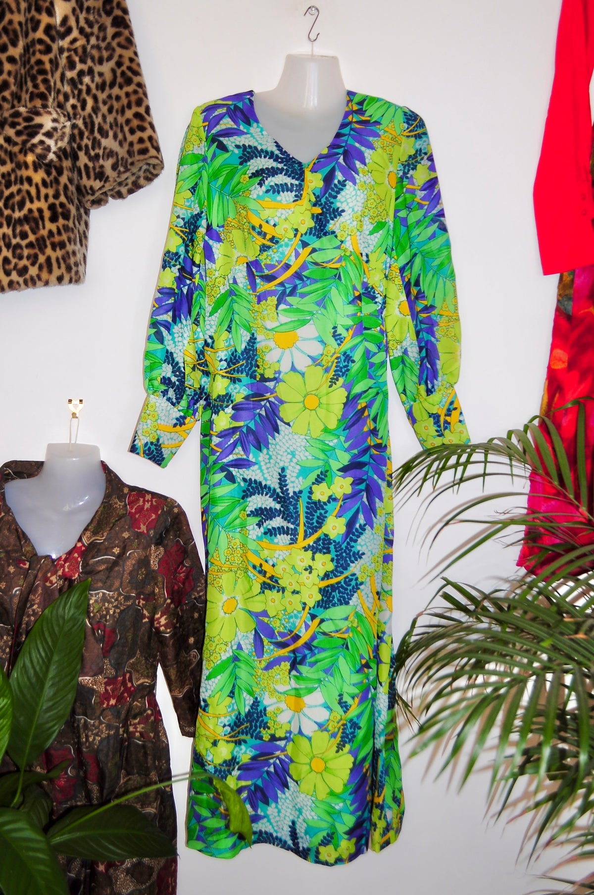 Vintage 70s Green Leaf Print Maxi Dress