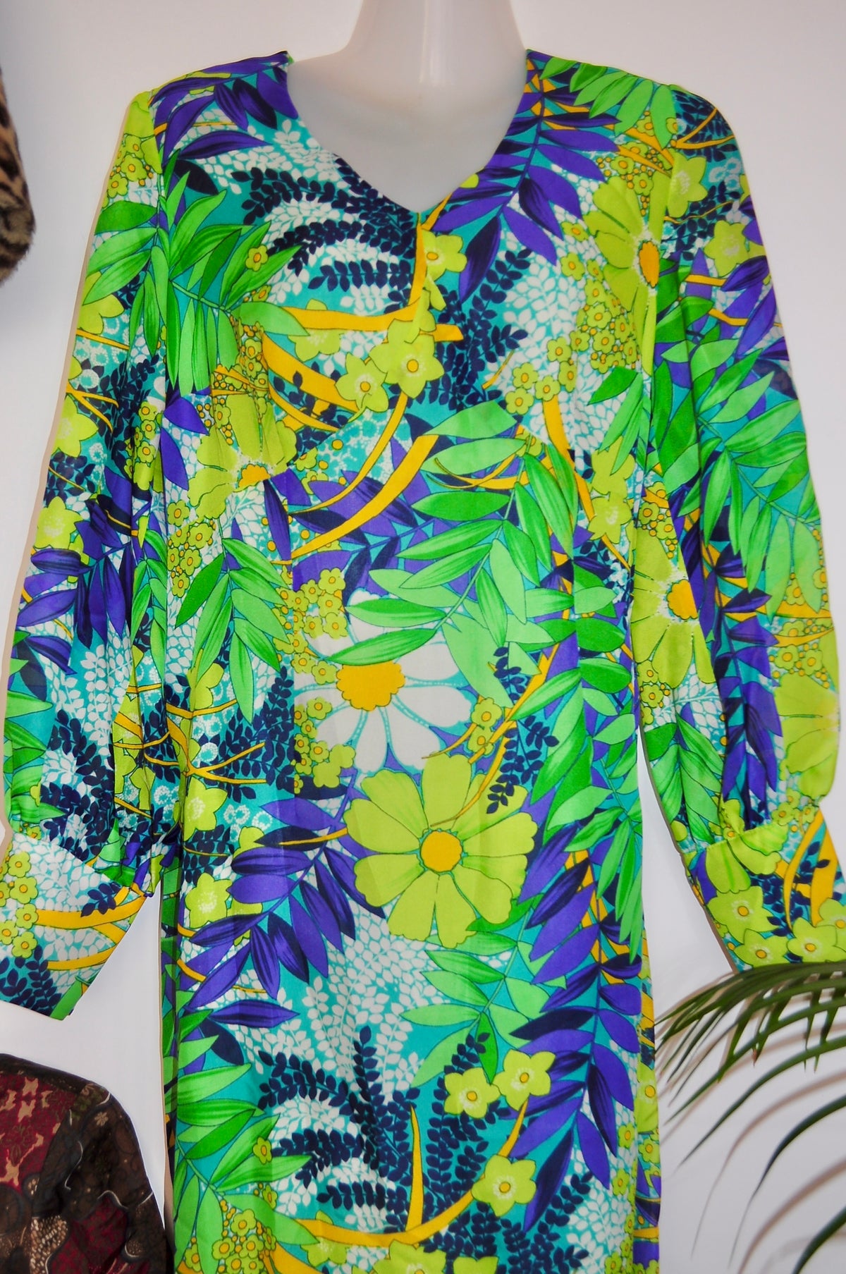 Vintage 70s Green Leaf Print Maxi Dress