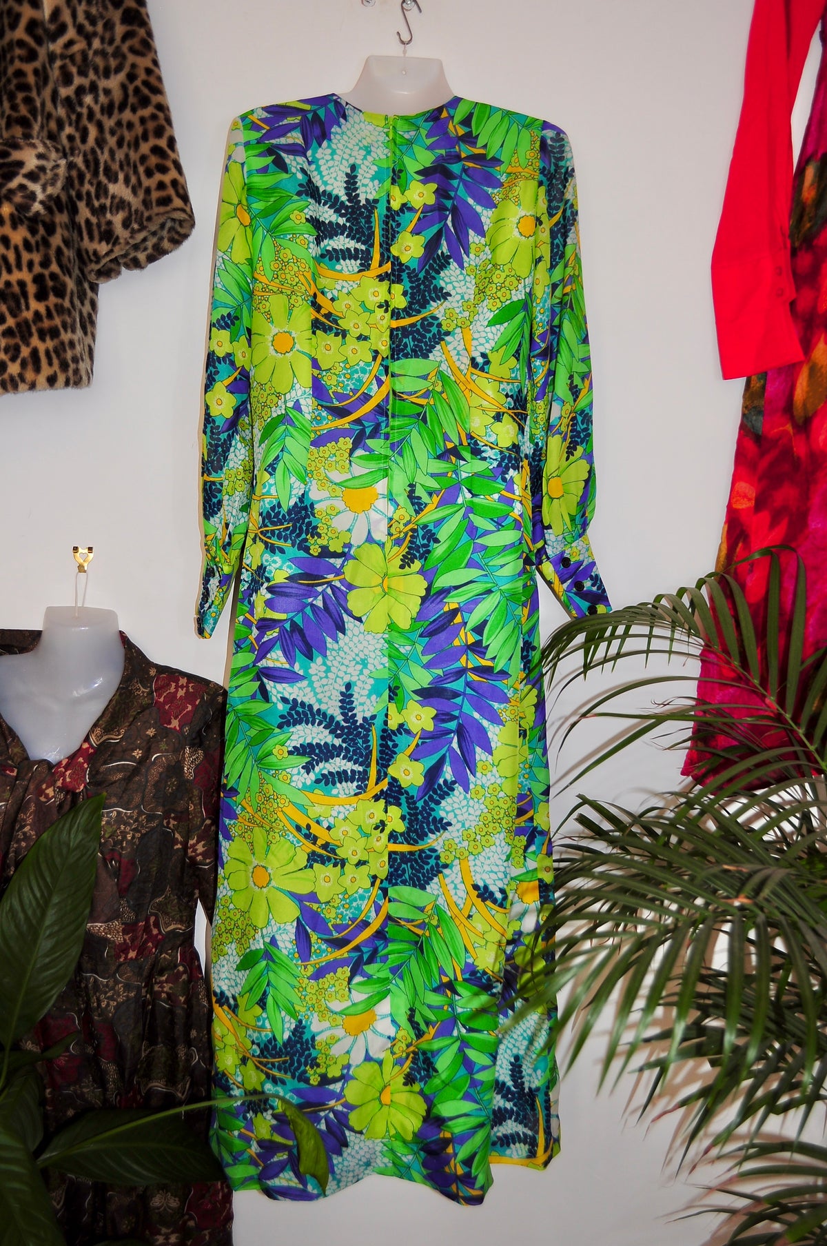 Vintage 70s Green Leaf Print Maxi Dress